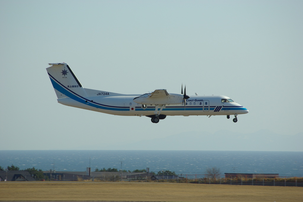 DHC8-Q300 JA724A 