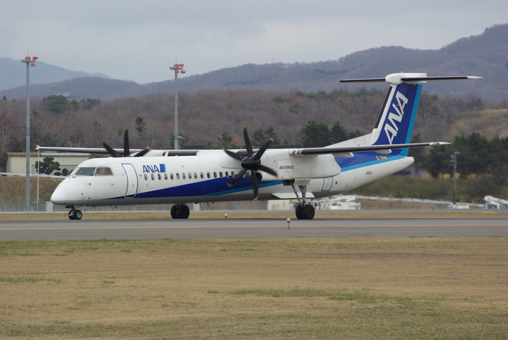 DHC8-Q400  JA850A