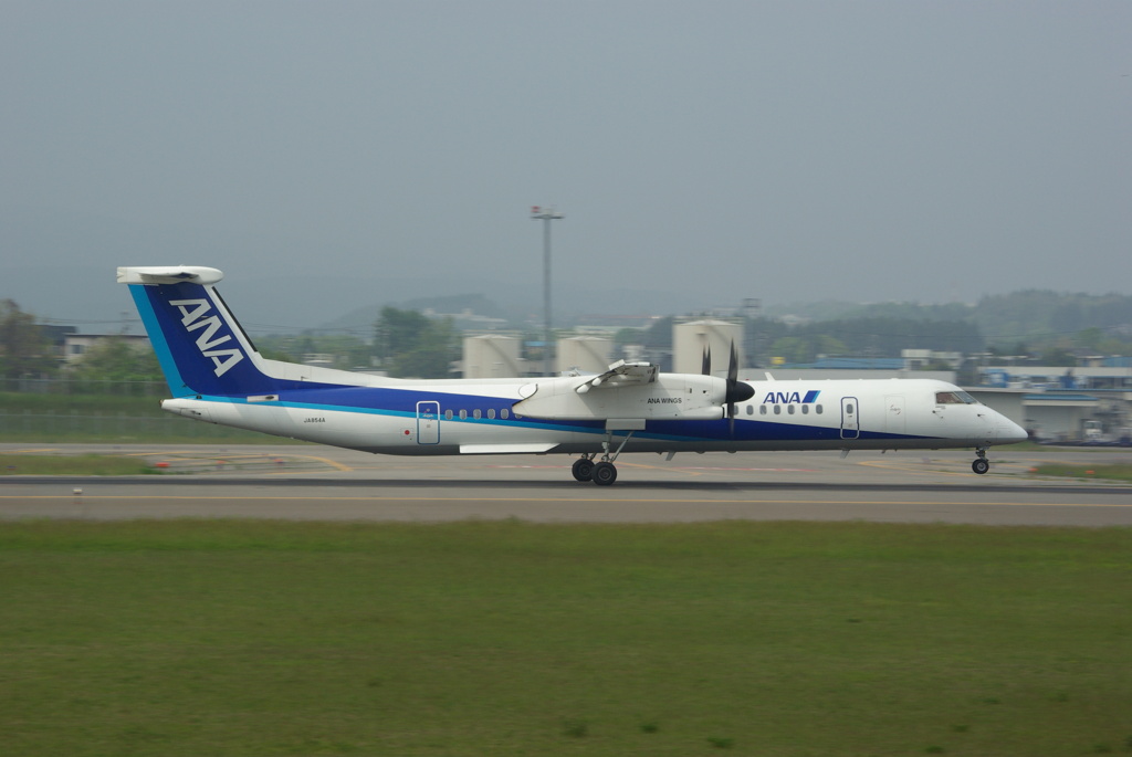 DHC8-Q400 JA854A