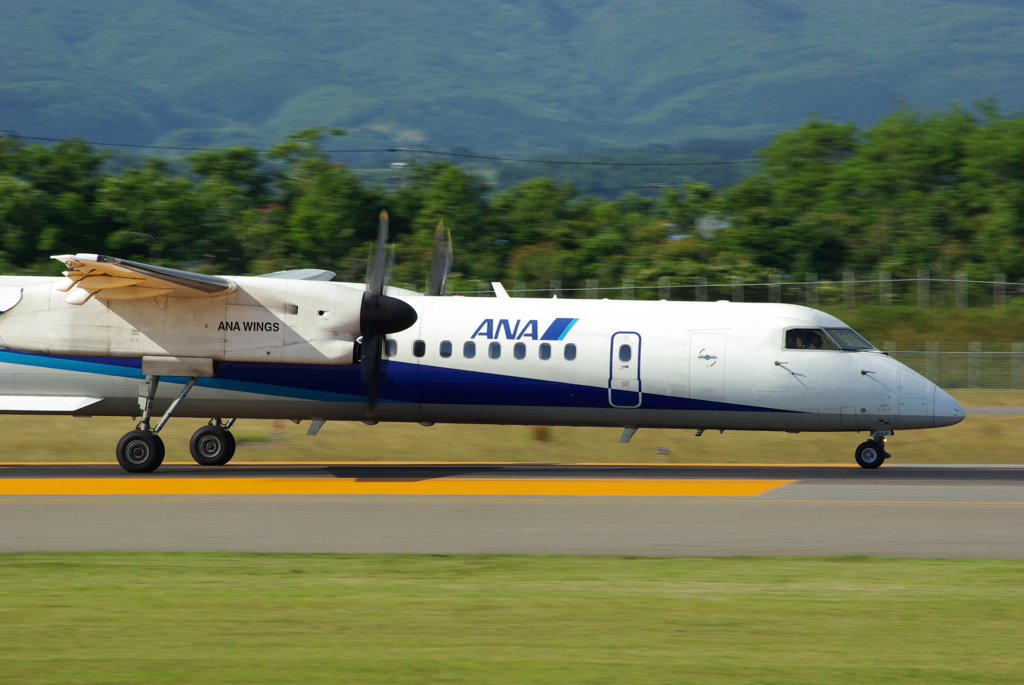 DHC8-Q400  JA852A