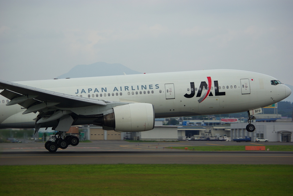 B777-200  JA8977