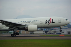 B777-200  JA8977