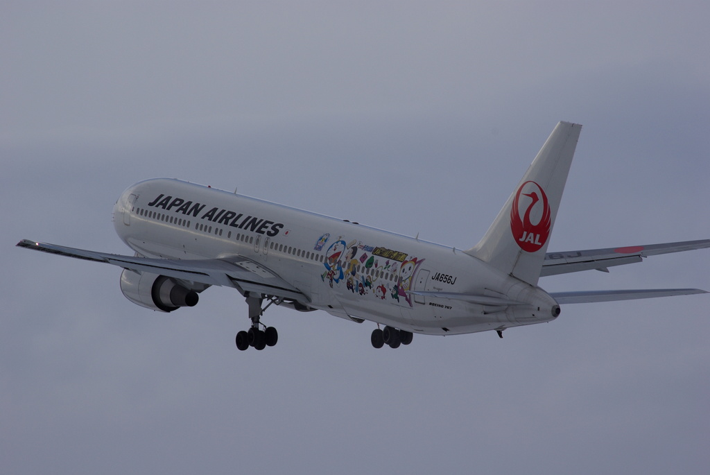 B767-300 JA656J
