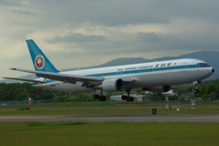 B767-300 JA602A