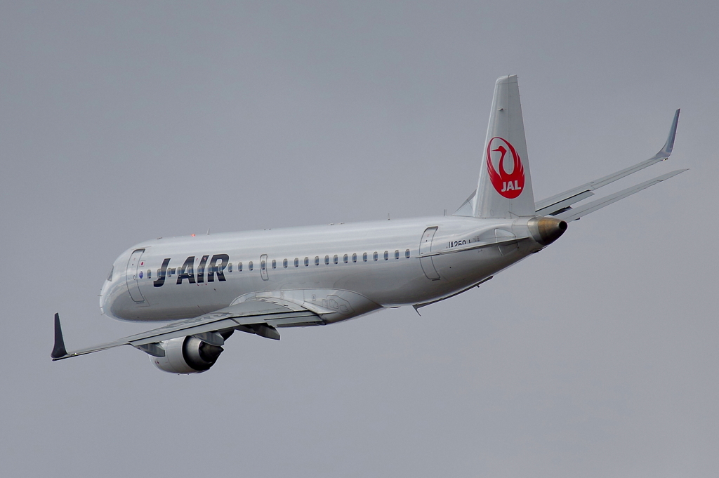 J-AIR ERJ-190 JA250J