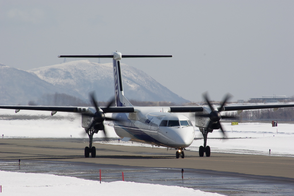 DHC8-Q400 JA844A