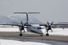 DHC8-Q400 JA844A