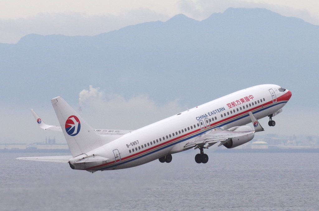 China Eastern B737-800 B-5857