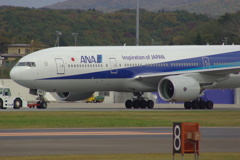 ANA B777-200 JA744A