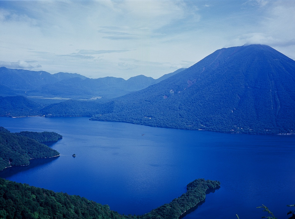 中善寺湖と男体山