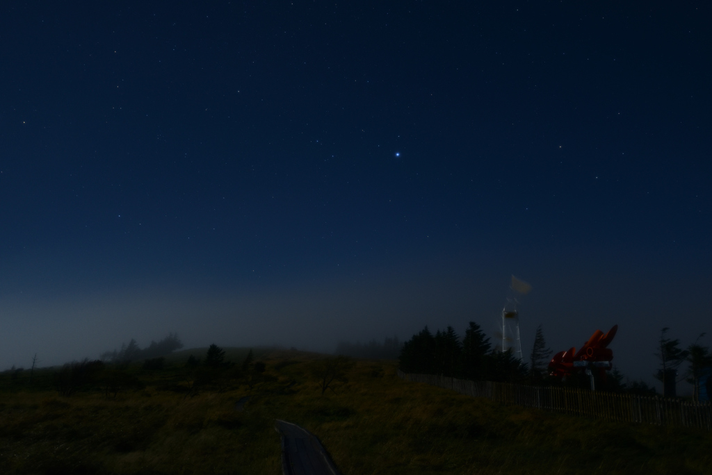 美術館と星空