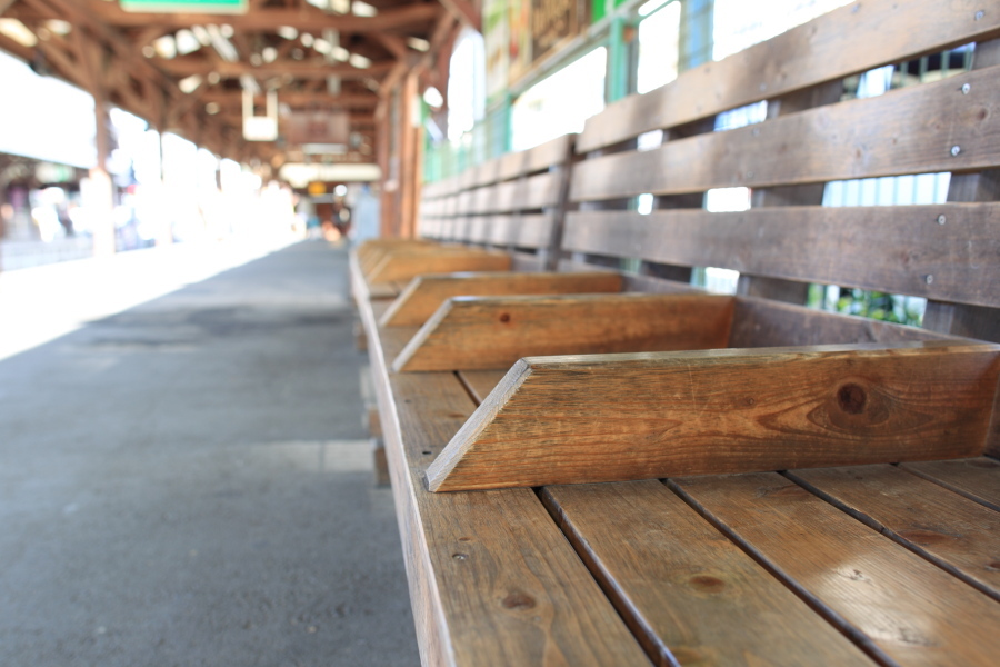 waiting for an Enoden train