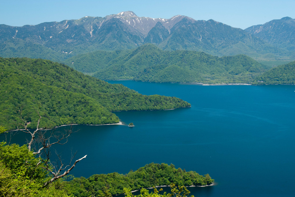 湖（うみ）と島と山と