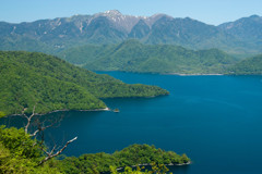 湖（うみ）と島と山と