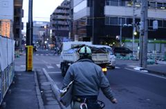 男の背中