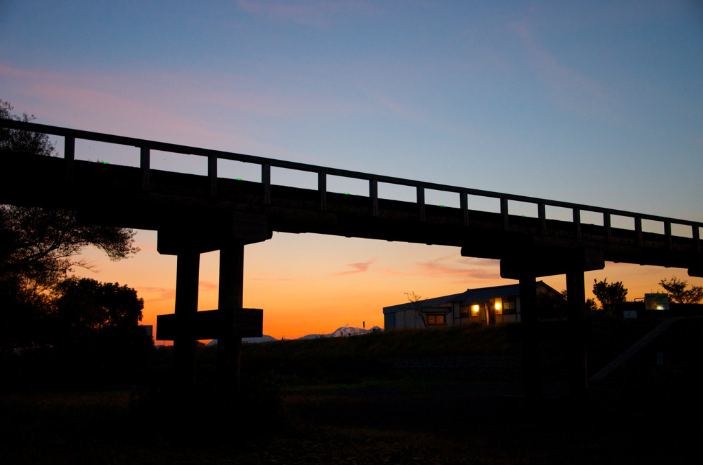 蓬莱橋の夕暮れ