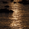 海に浮かぶ夕日の道