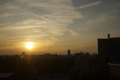 窓越しの夕焼け２
