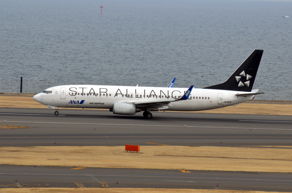 離陸するANA　ボーイング737
