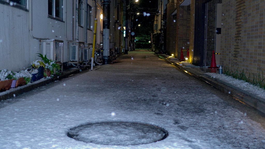 新雪の路地裏