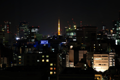 都会の真ん中に輝く東京タワー