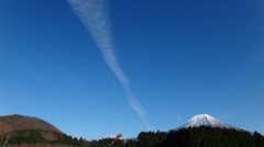 2011年12月10日　朝霧　ランディングから、富士山に伸びるシアライン