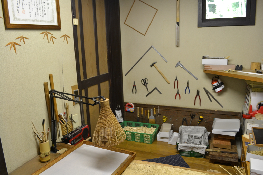 竹人形職人さんの作業場