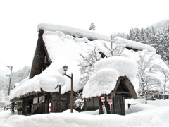 五箇山　雪深き山里　重文・村上家