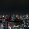 大都会の赤い煌めき