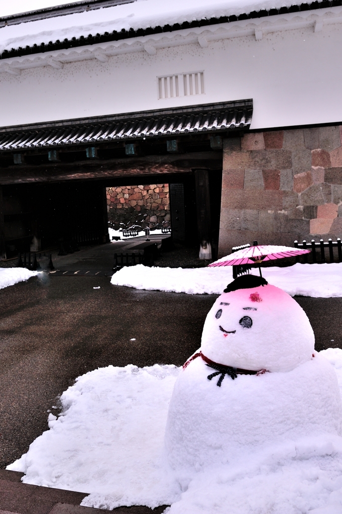 石川門と雪だるま♪