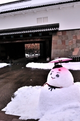 石川門と雪だるま♪
