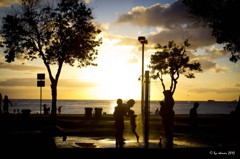 Sunset family taking shower@Ala Moana Be