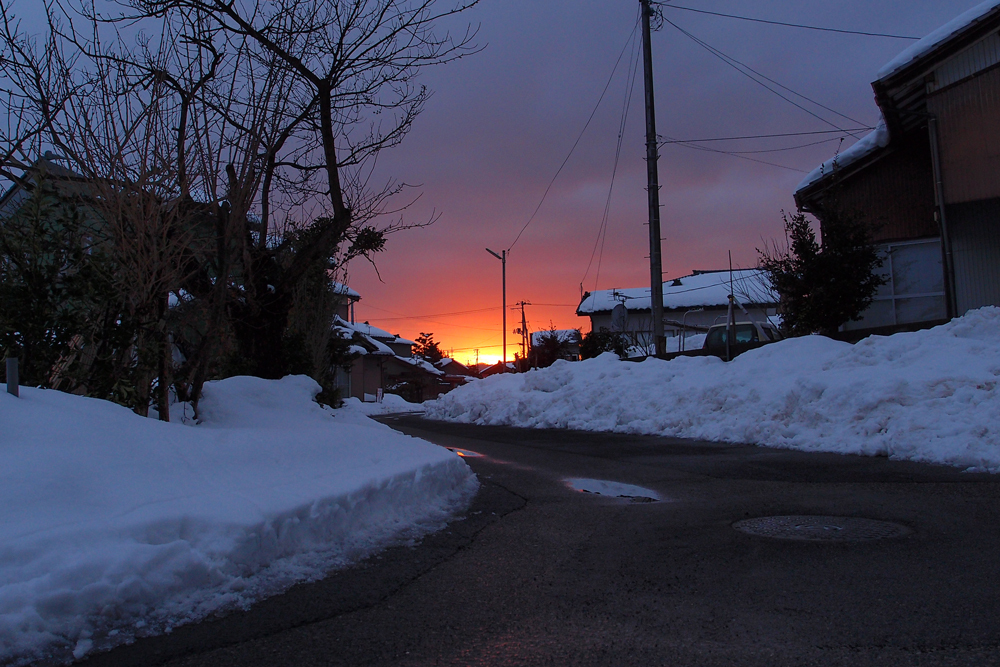 路地裏の夕日