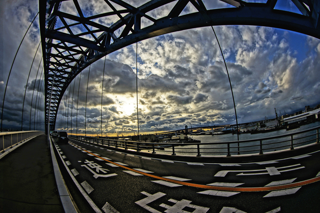 千歳橋から見る大阪湾の夕日