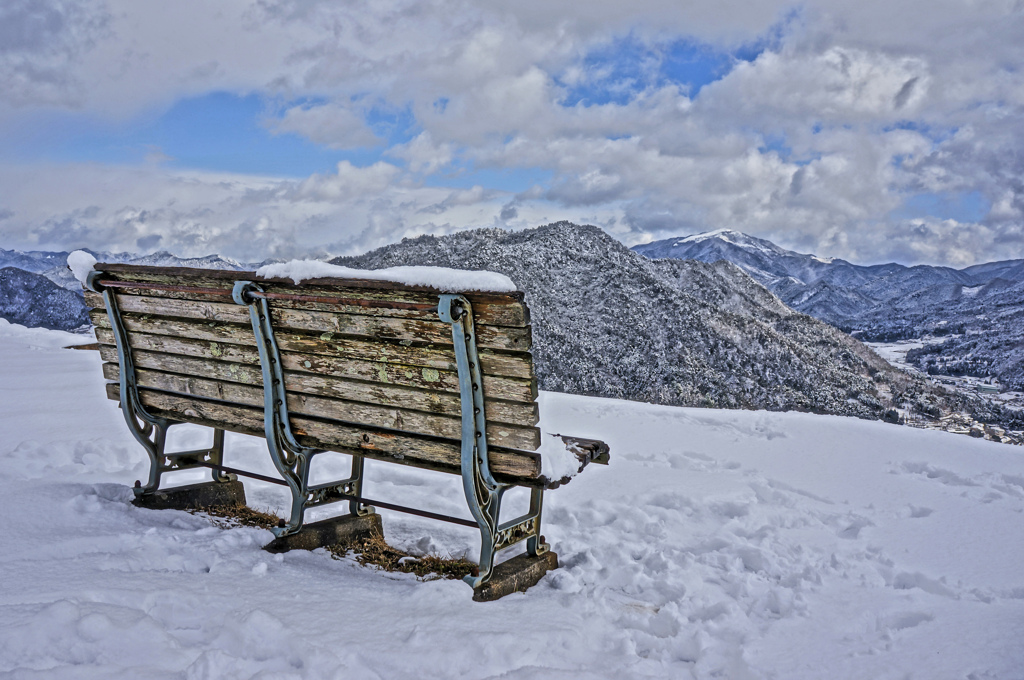 Lonely　Bench　in　the　Snow