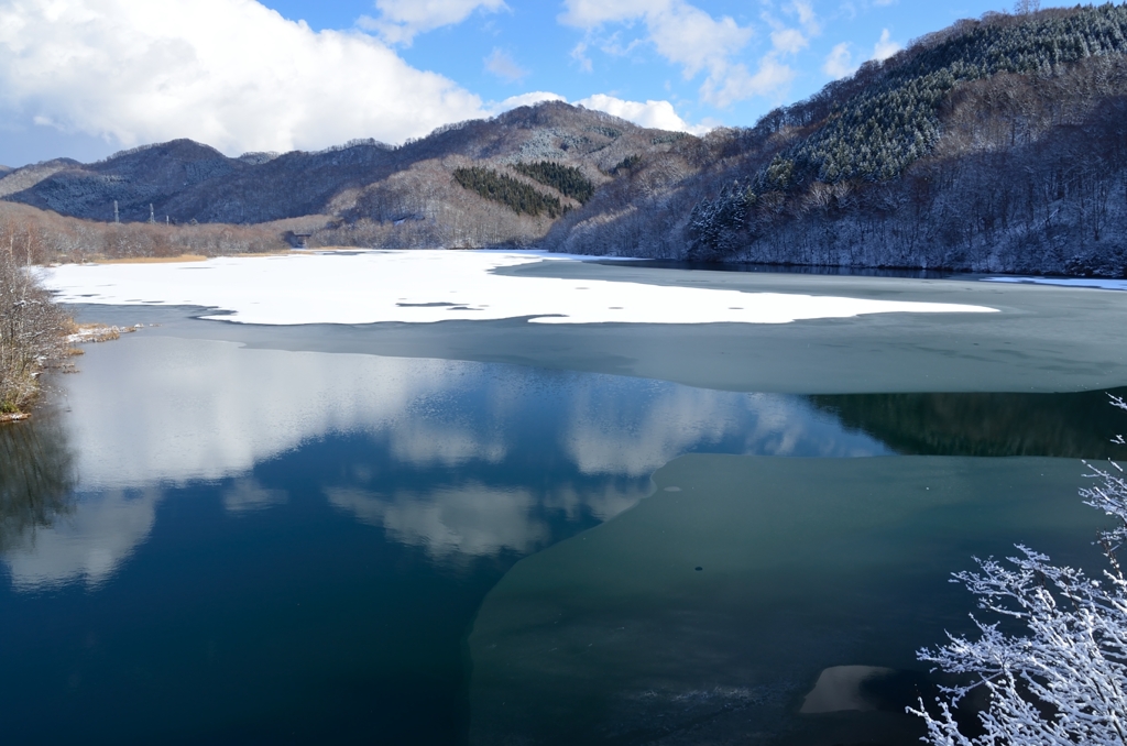 初冬の貯水池