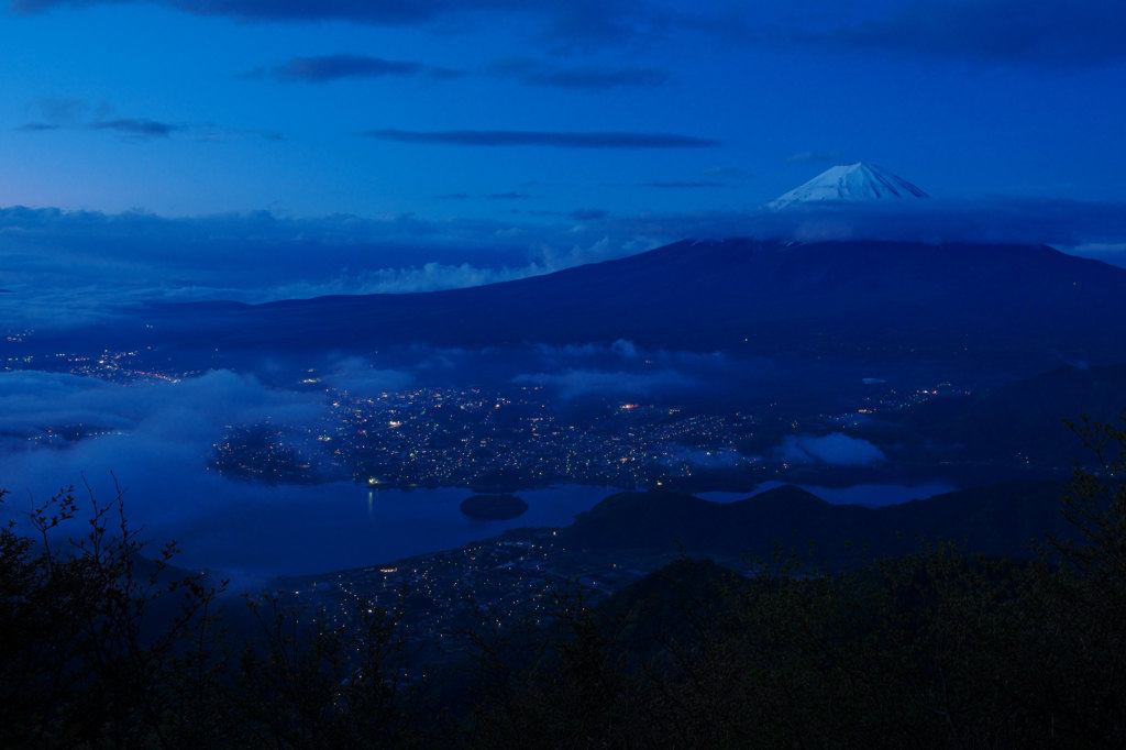 富嶽よ永遠に～明ける河口湖