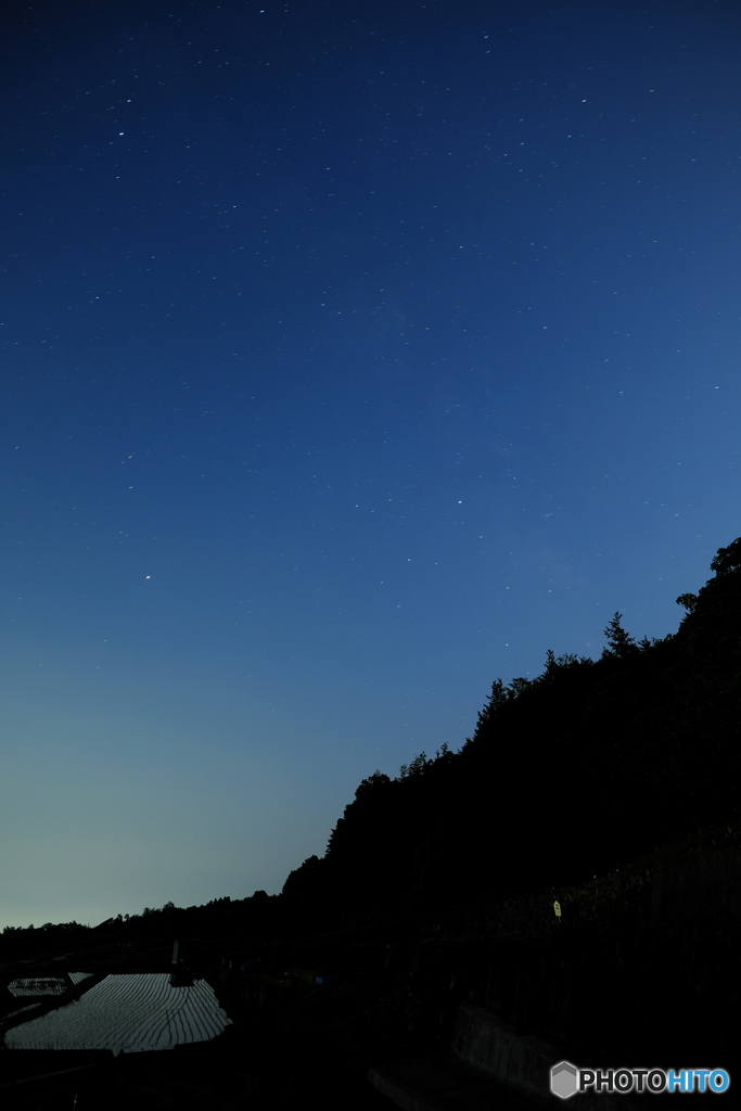 棚田と星空