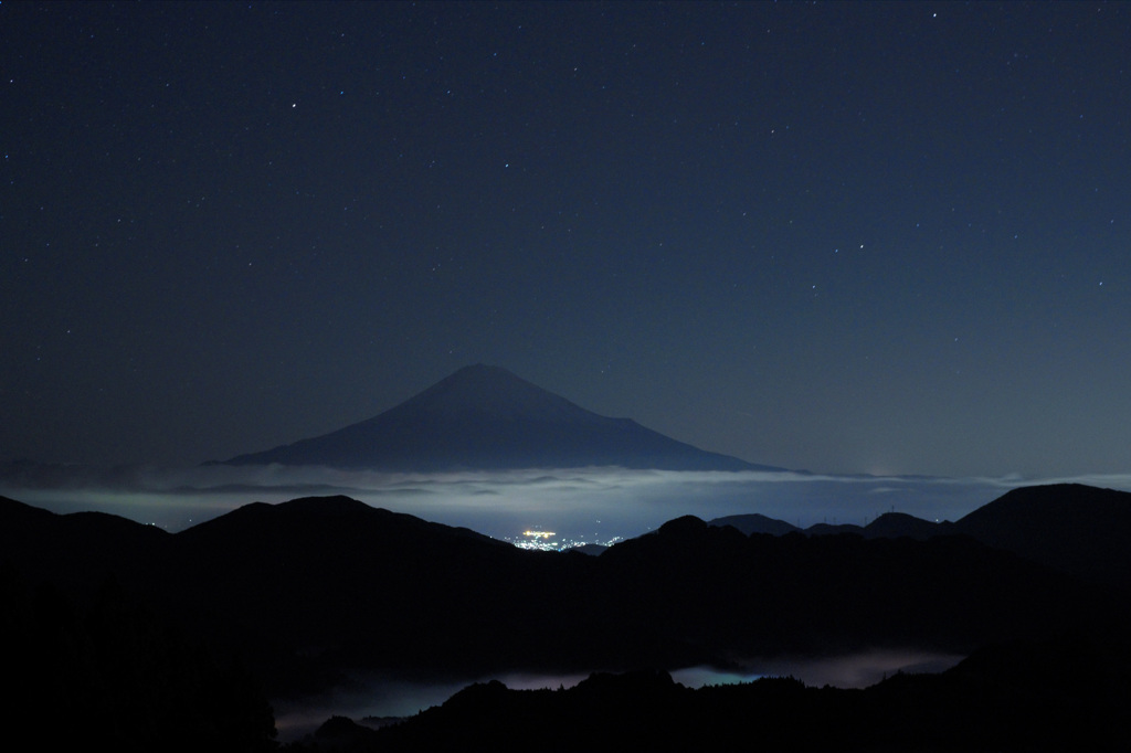 富嶽よ永遠に～闇に浮かぶ