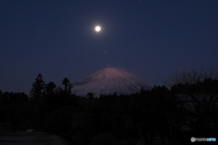 富嶽よ永遠に～月に照らされて