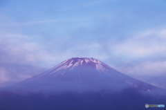 富嶽よ永遠に～朝靄の赤