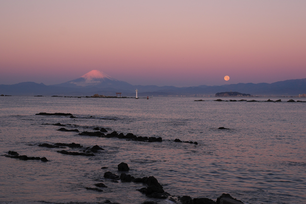 富嶽よ永遠に～満月と紅