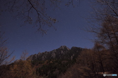 林道ひとり歩き～月夜の岩山