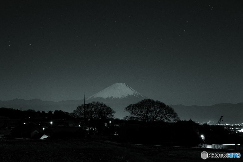 富嶽よ永遠に～農道からの夜景