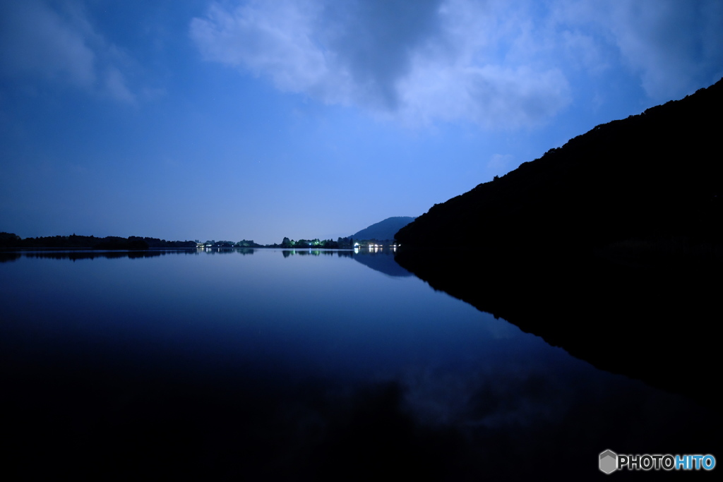 月夜の水鏡