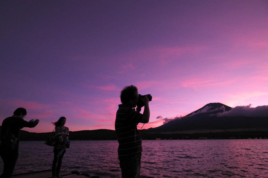 富嶽よ永遠に～夕焼けのカメラマンたち