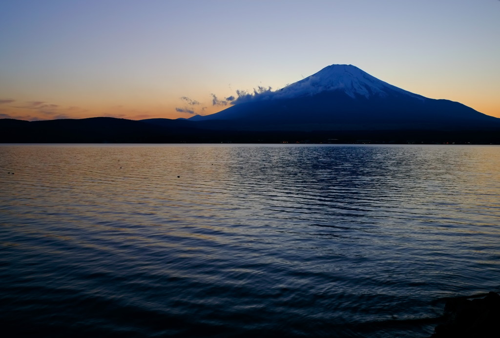 富嶽よ永遠に～暮れて湖面に漣