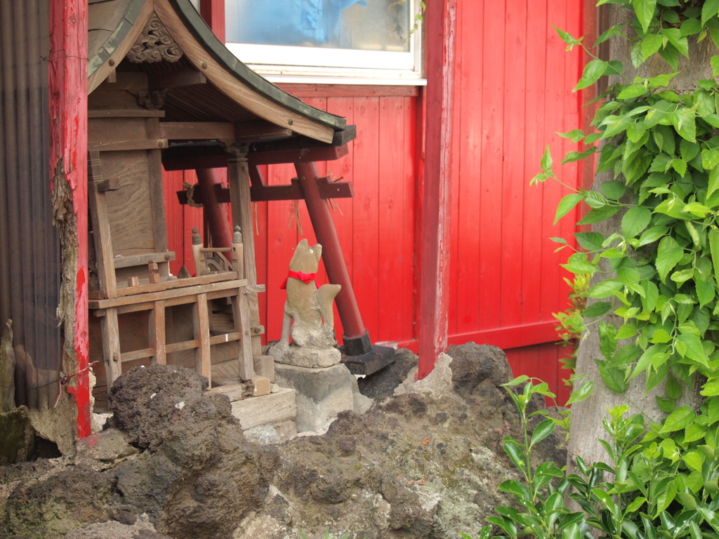 都会の小さな神社