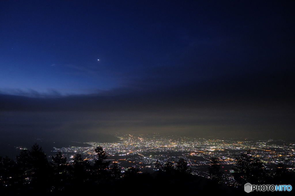 闇と夜明けのハザマ