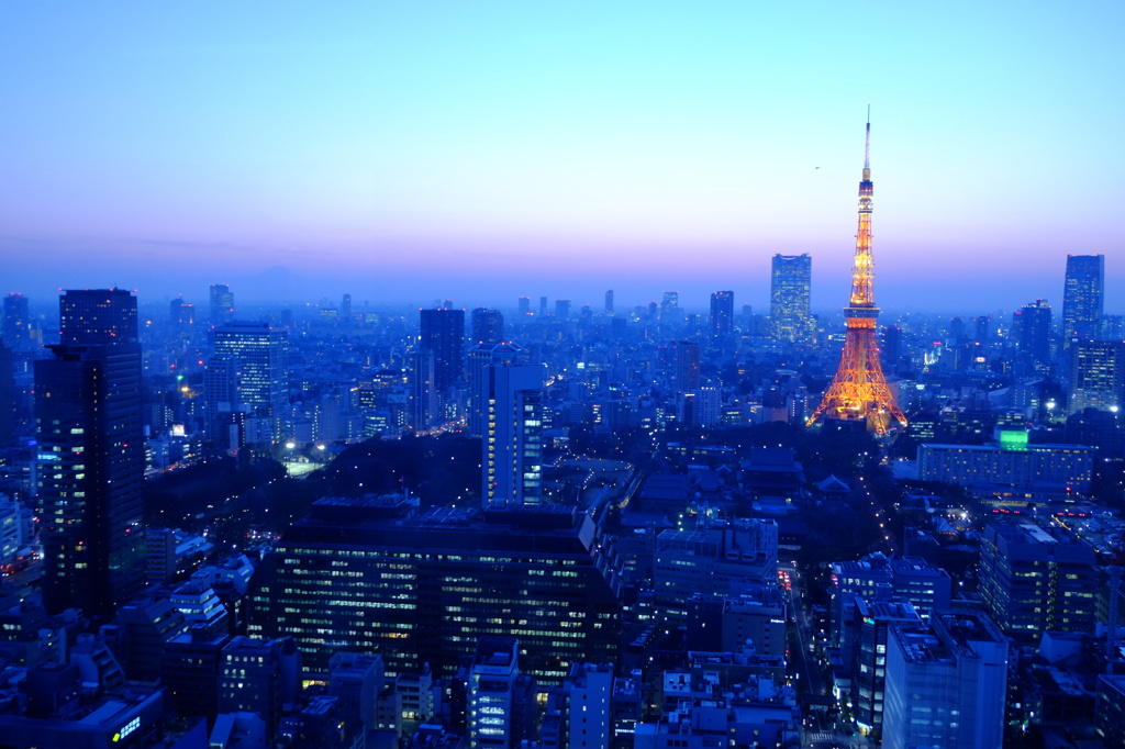 春霞の夕景